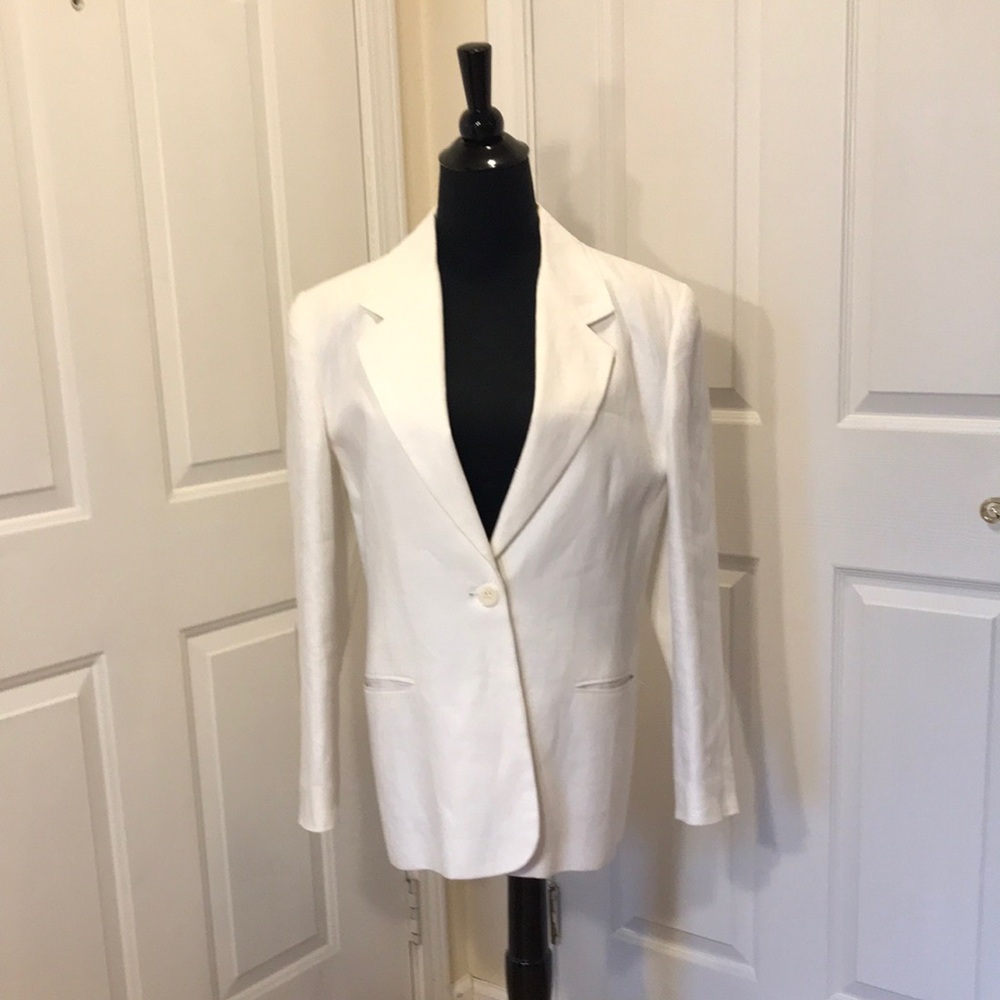 White Tailored Blazer with Notched Lapel